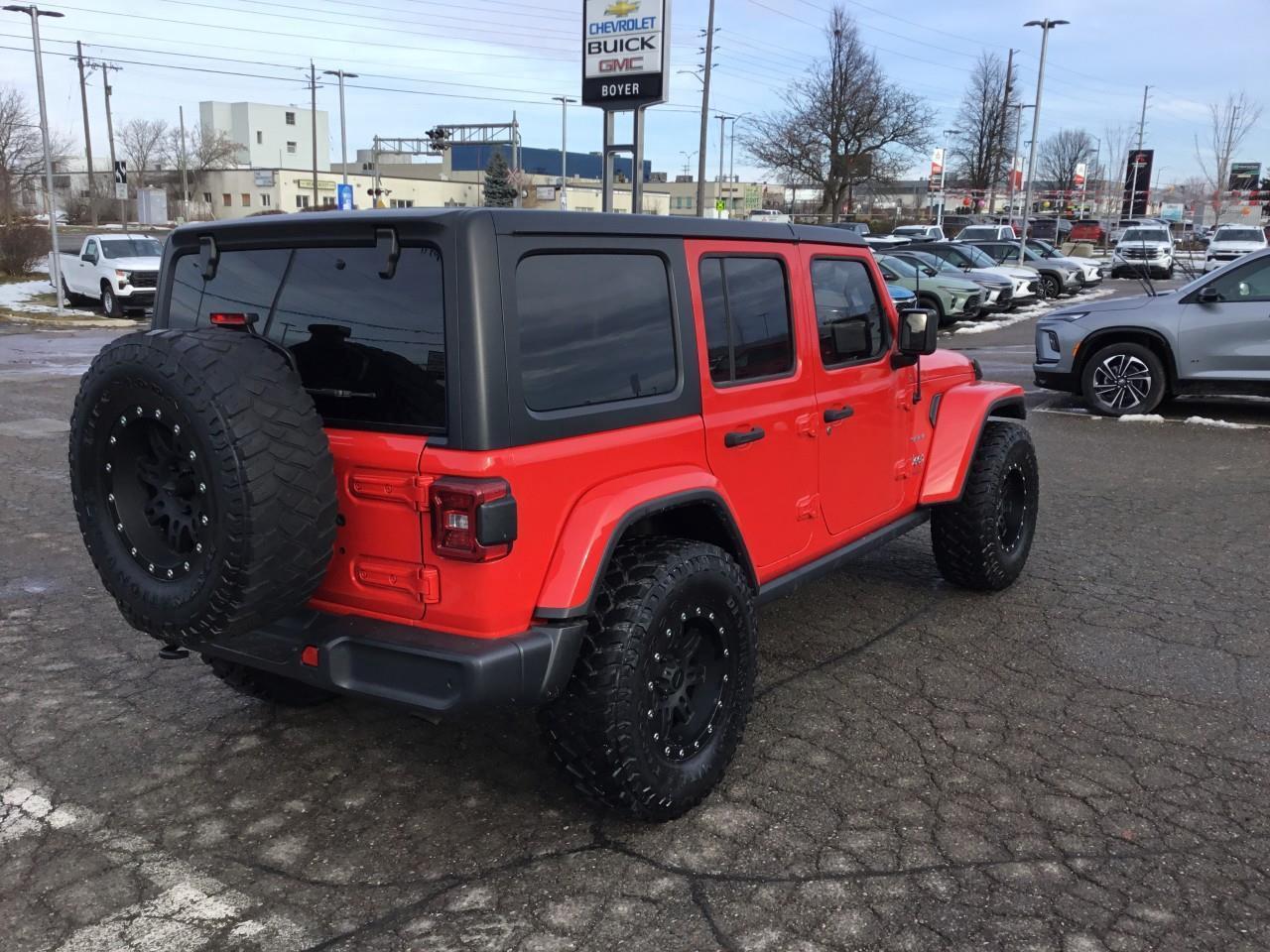 2018 Jeep WRANGLER UNLIMITED Sahara Photo4
