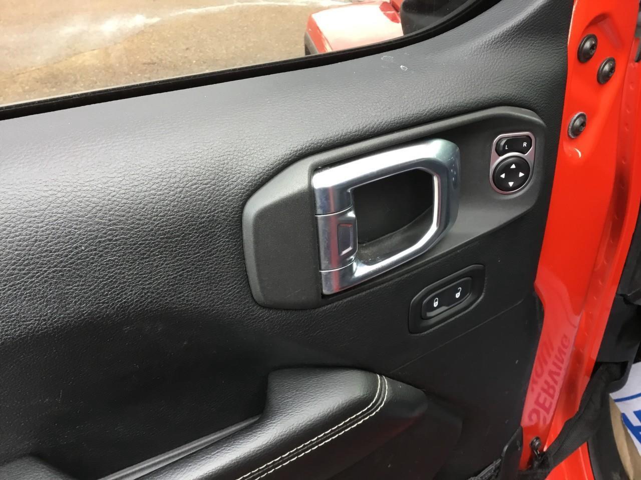 2018 Jeep WRANGLER UNLIMITED Sahara Photo