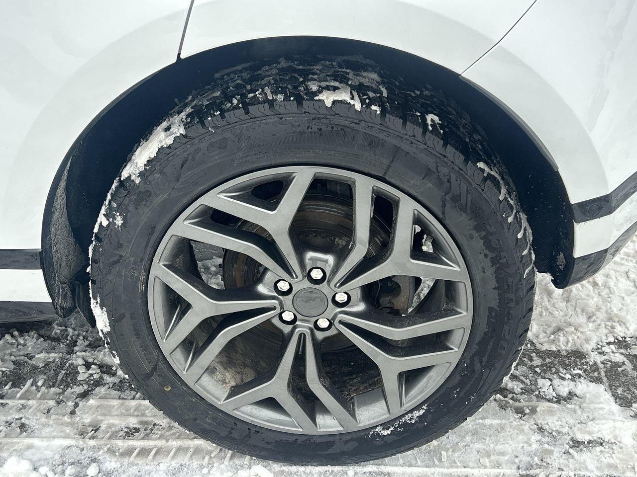 2020 Land Rover Range Rover Evoque P300   R Dynamic HSE Photo