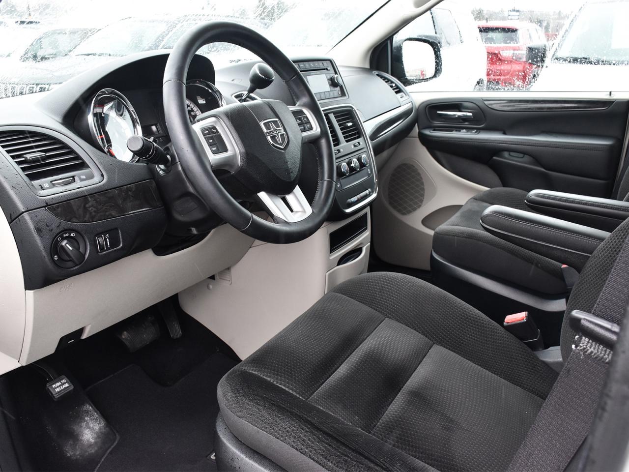 2017 Dodge Grand Caravan CVP/SXT Photo