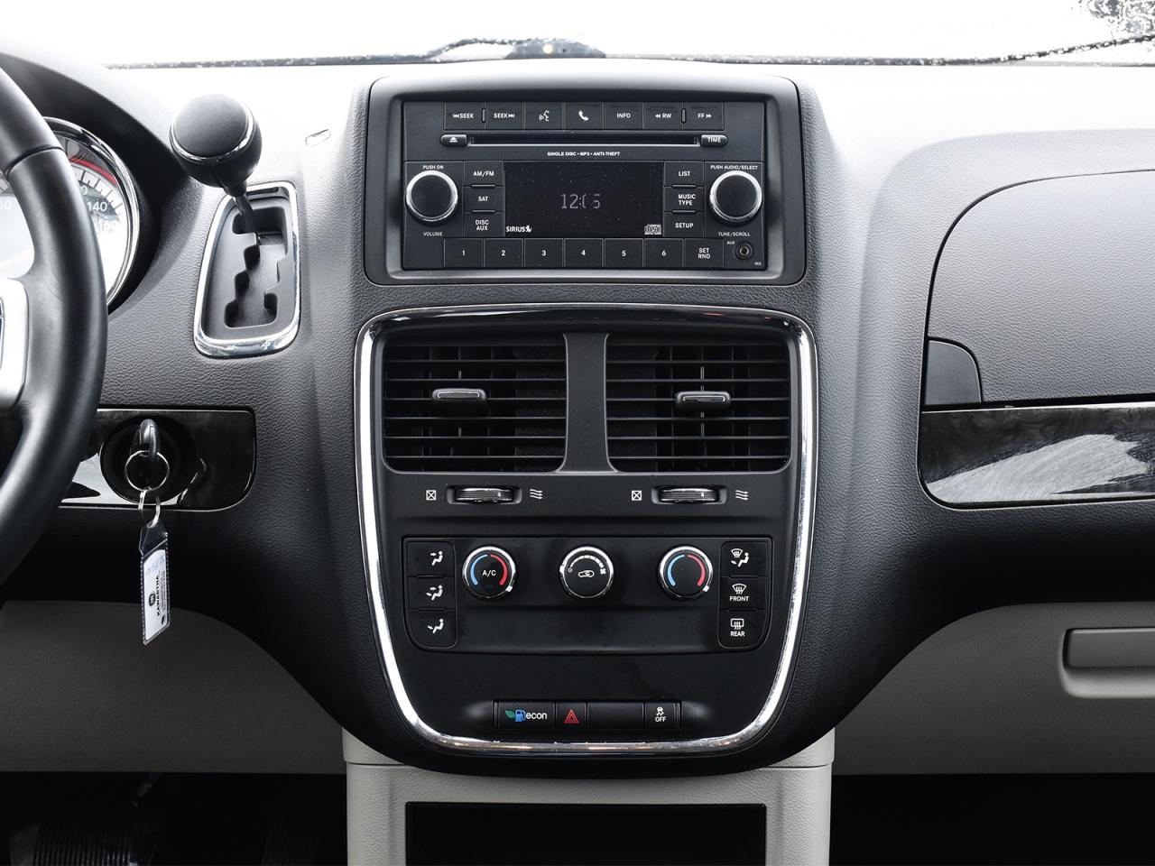 2017 Dodge Grand Caravan CVP/SXT Photo