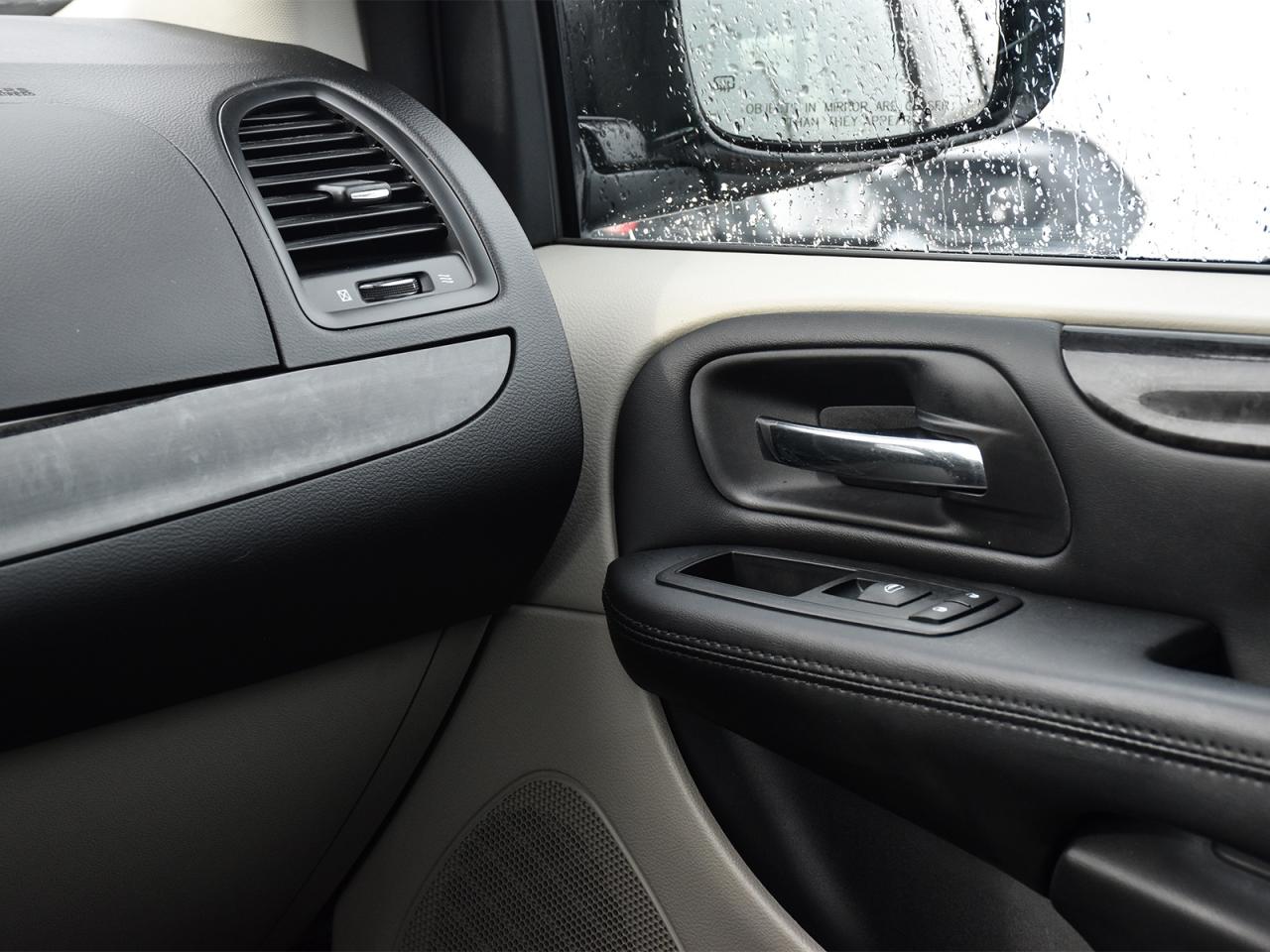 2017 Dodge Grand Caravan CVP/SXT Photo