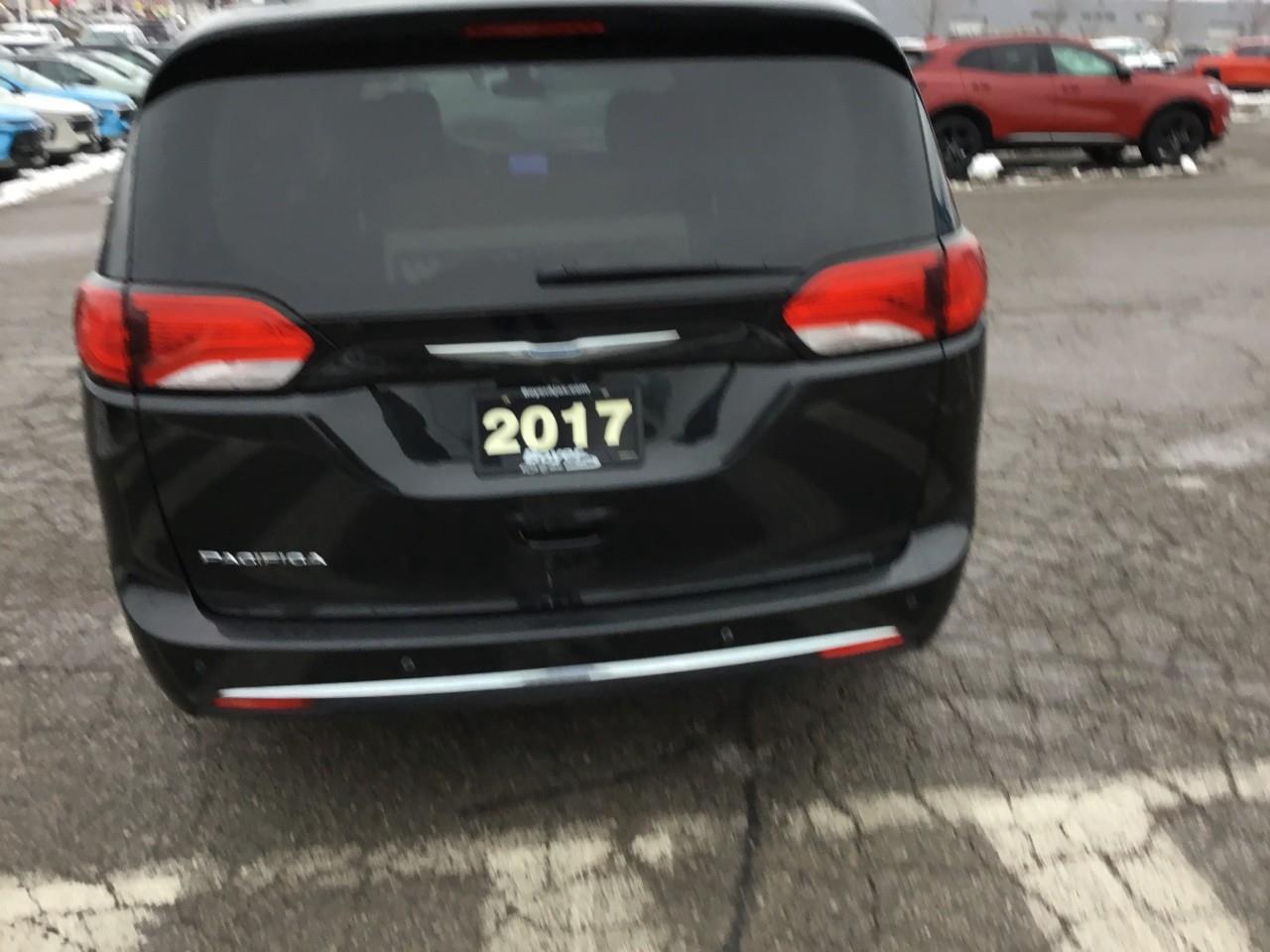 2017 Chrysler Pacifica Touring-L Plus Photo