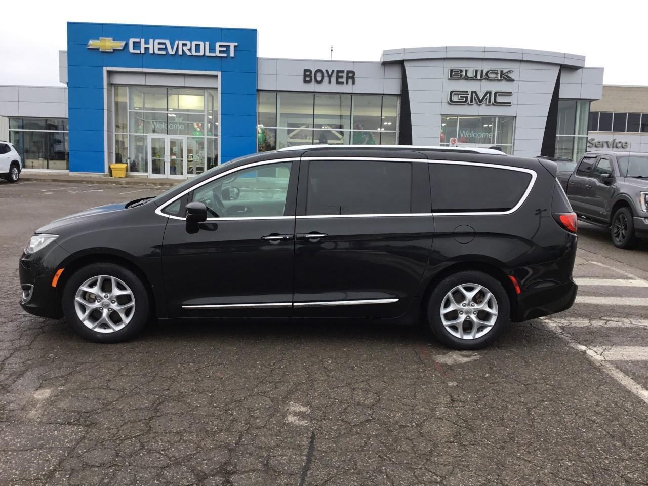 2017 Chrysler Pacifica Touring-L Plus Photo