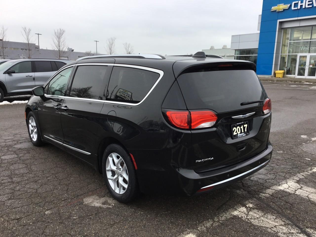 2017 Chrysler Pacifica Touring-L Plus Photo