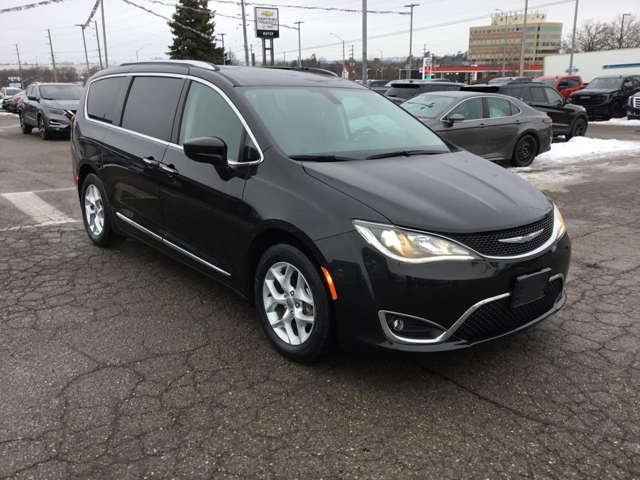2017 Chrysler Pacifica Touring-L Plus Photo