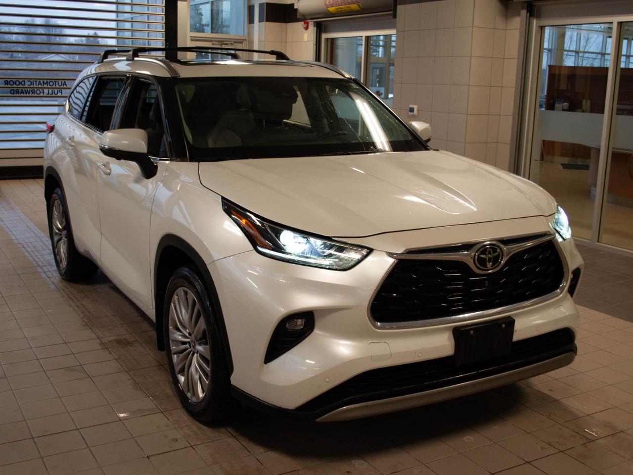 2023 Toyota Highlander LIMITED  Photo2