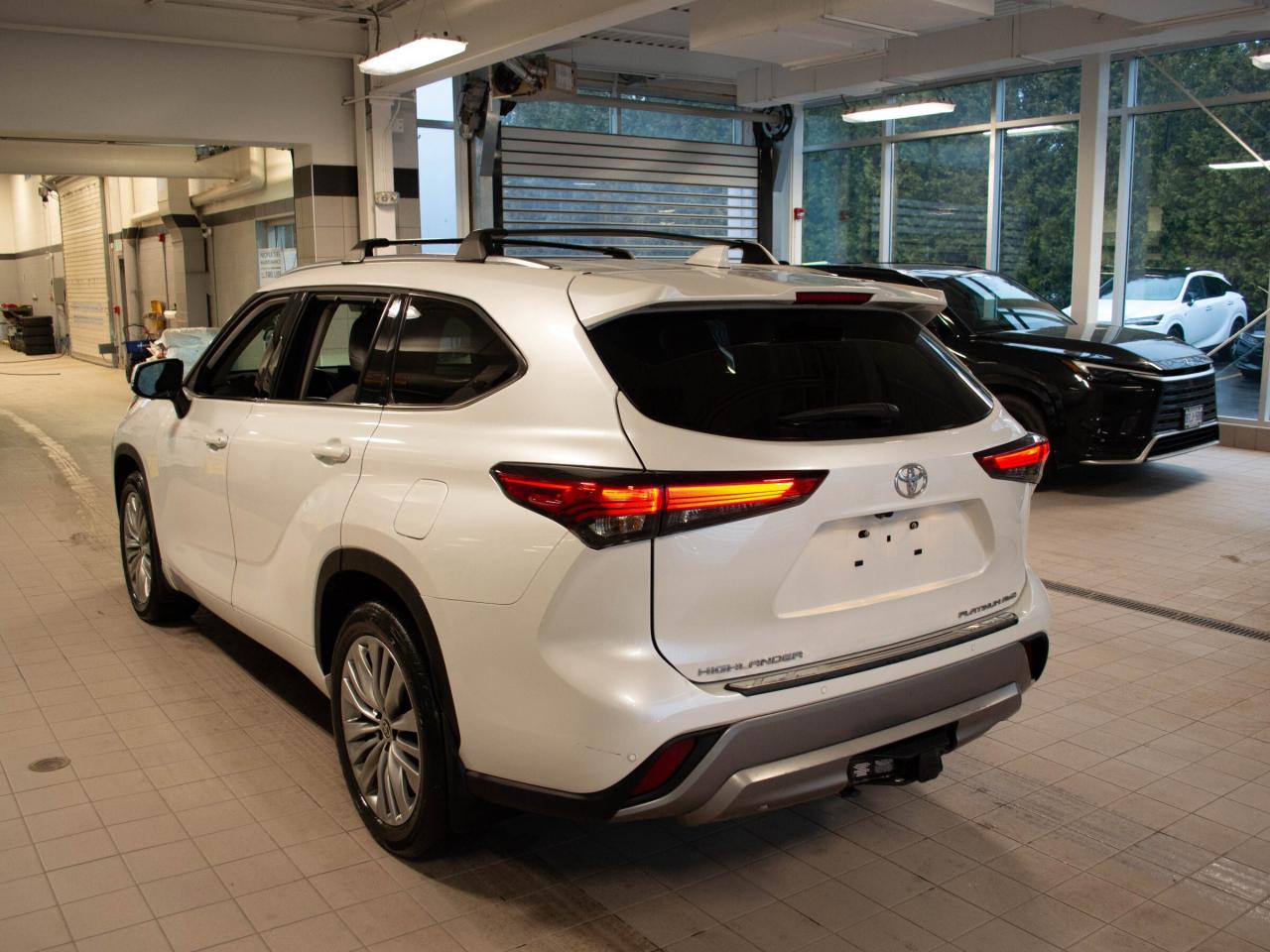 2023 Toyota Highlander LIMITED  Photo4