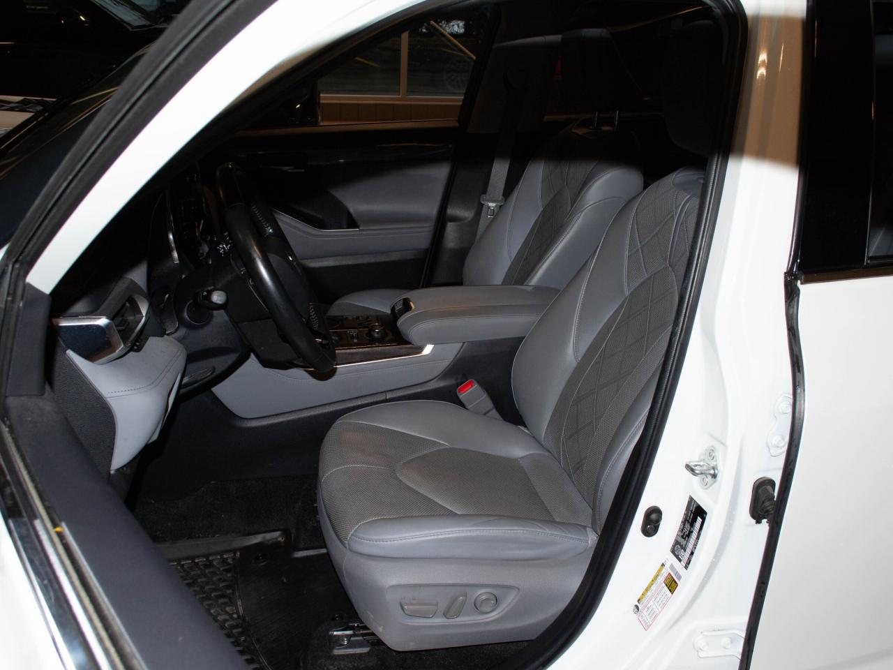 2023 Toyota Highlander LIMITED  Photo