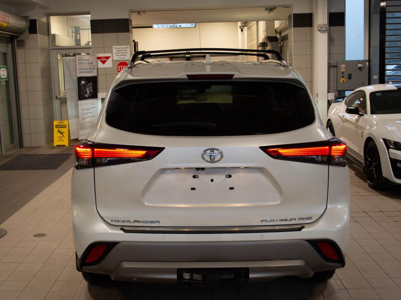 2023 Toyota Highlander LIMITED  Photo