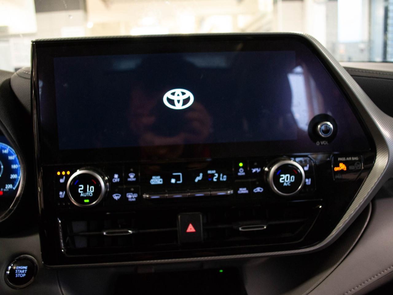 2023 Toyota Highlander LIMITED  Photo