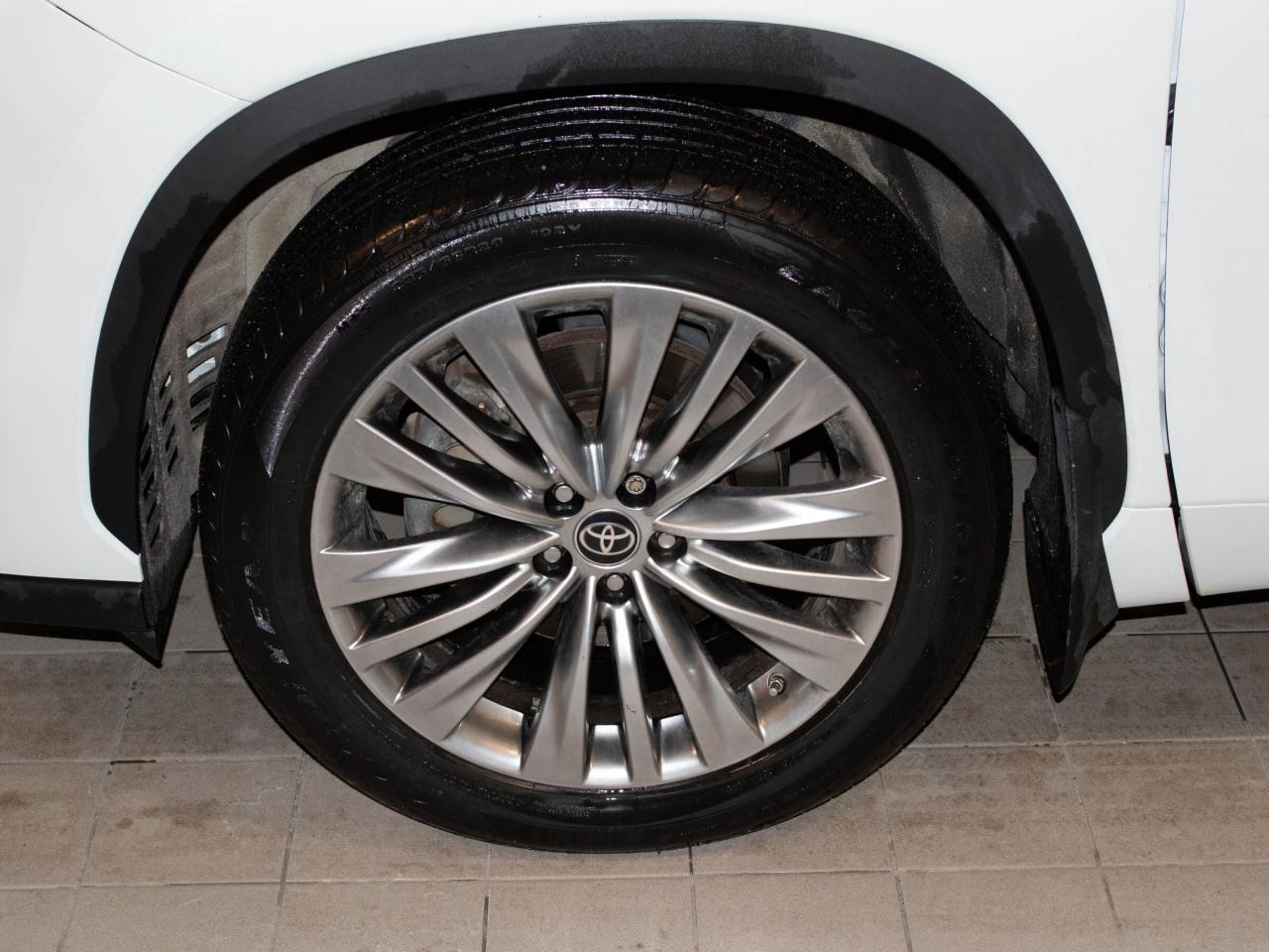 2023 Toyota Highlander LIMITED  Photo