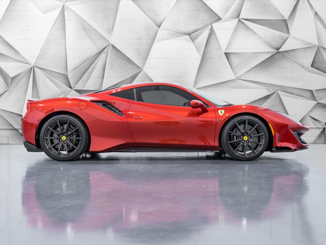 2019 Ferrari 488 Pista COUPE Photo3