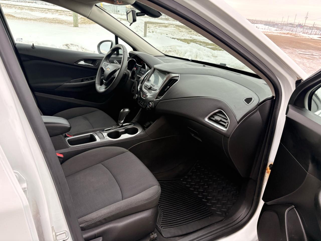 2016 Chevrolet Cruze 4DR SDN AUTO LT Photo