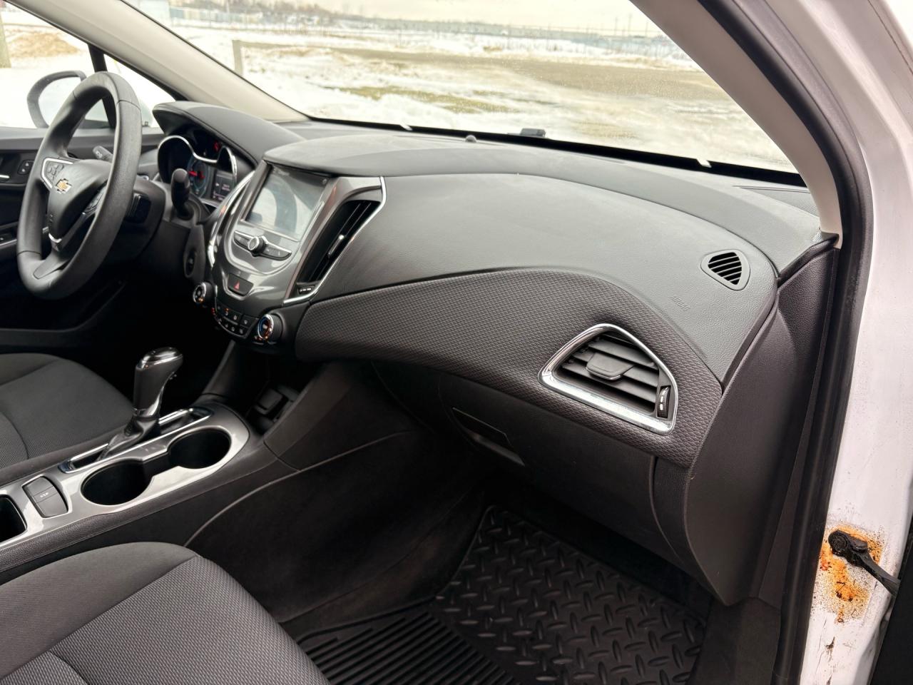 2016 Chevrolet Cruze 4DR SDN AUTO LT Photo