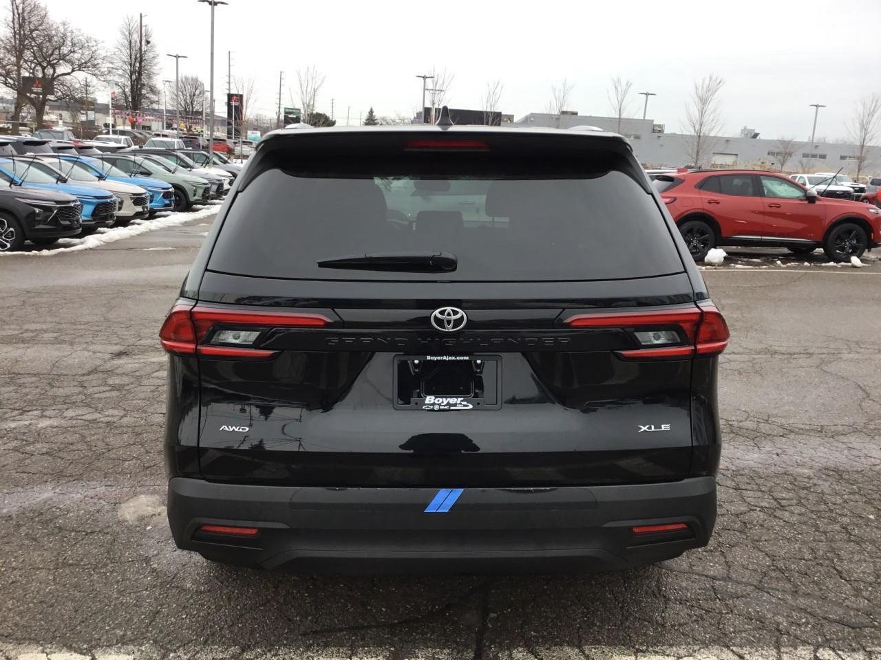 2025 Toyota Grand Highlander  Photo3