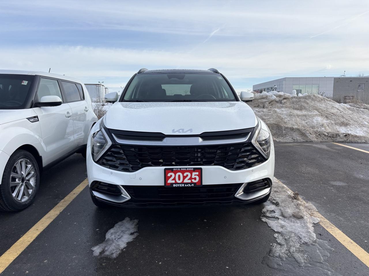 2025 Kia Sportage Plug-In Hybrid SX w/Black Interior COMES WITH SNOWS ON ALLOYS TOO Photo