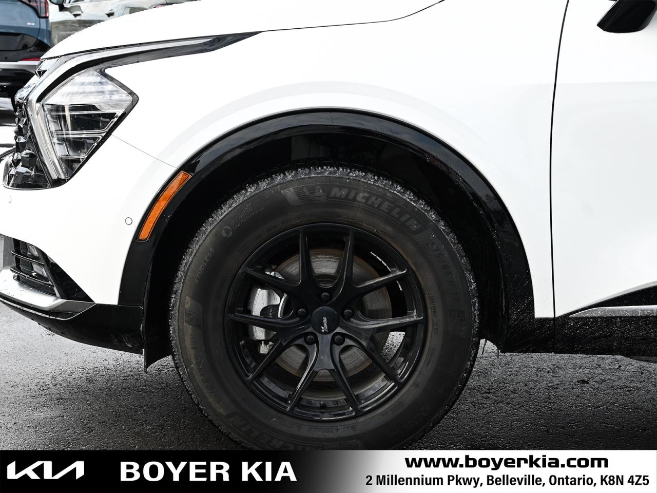 2025 Kia Sportage Plug-In Hybrid SX w/Black Interior COMES WITH SNOWS ON ALLOYS TOO Photo3