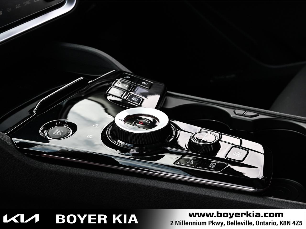 2025 Kia Sportage Plug-In Hybrid SX w/Black Interior COMES WITH SNOWS ON ALLOYS TOO Photo