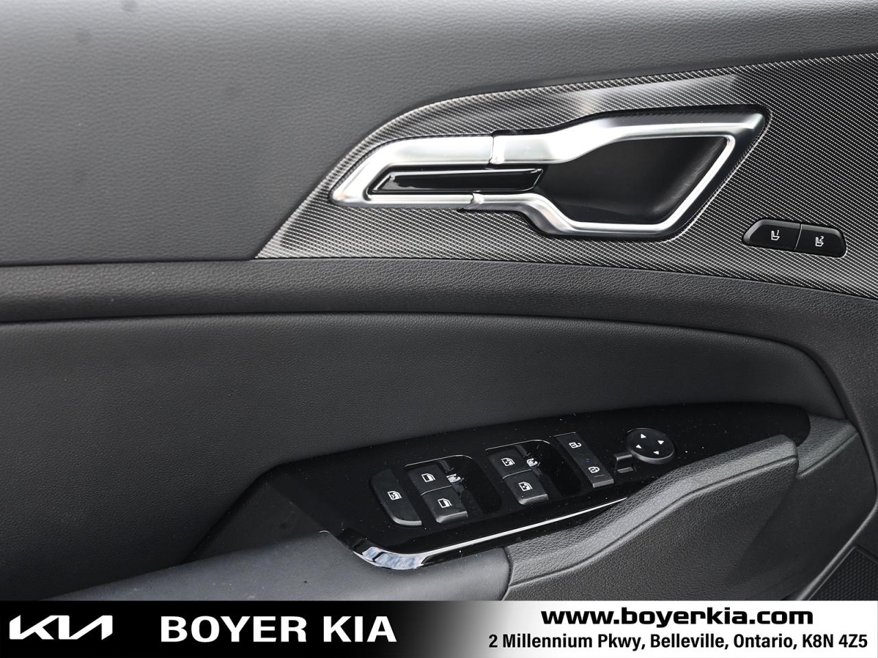 2025 Kia Sportage Plug-In Hybrid SX w/Black Interior COMES WITH SNOWS ON ALLOYS TOO Photo