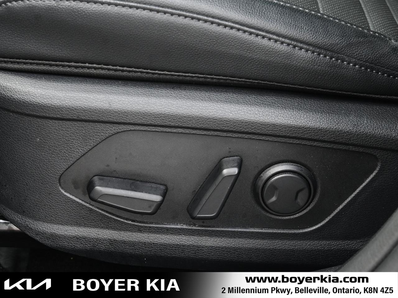 2025 Kia Sportage Plug-In Hybrid SX w/Black Interior COMES WITH SNOWS ON ALLOYS TOO Photo