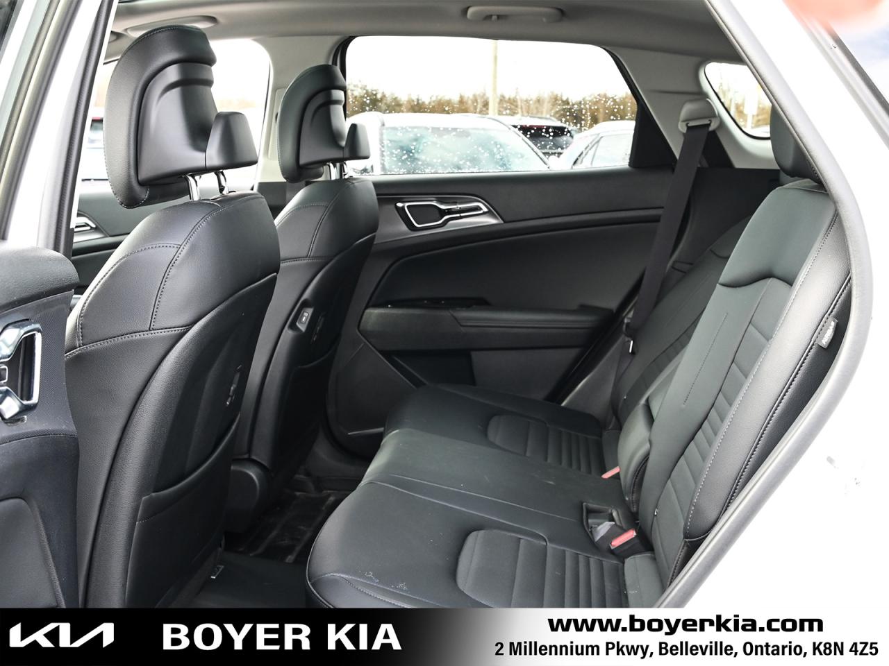 2025 Kia Sportage Plug-In Hybrid SX w/Black Interior COMES WITH SNOWS ON ALLOYS TOO Photo