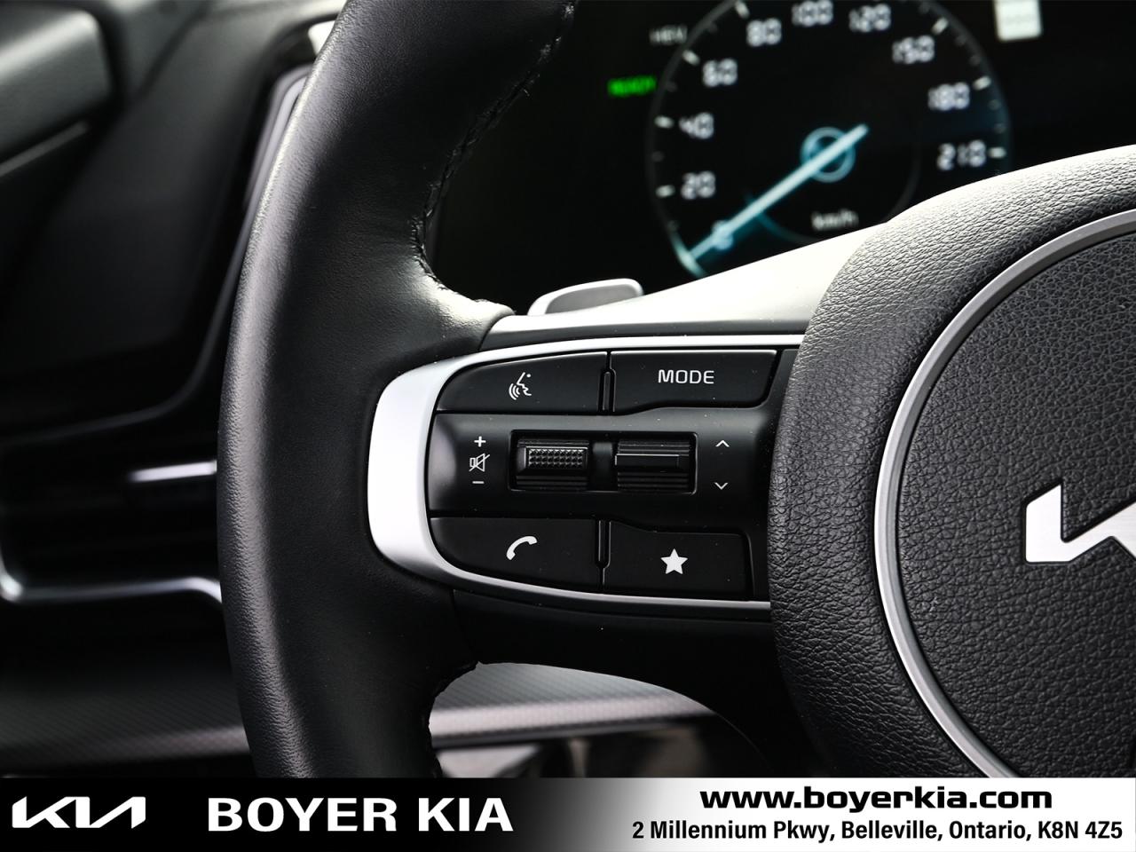 2025 Kia Sportage Plug-In Hybrid SX w/Black Interior COMES WITH SNOWS ON ALLOYS TOO Photo