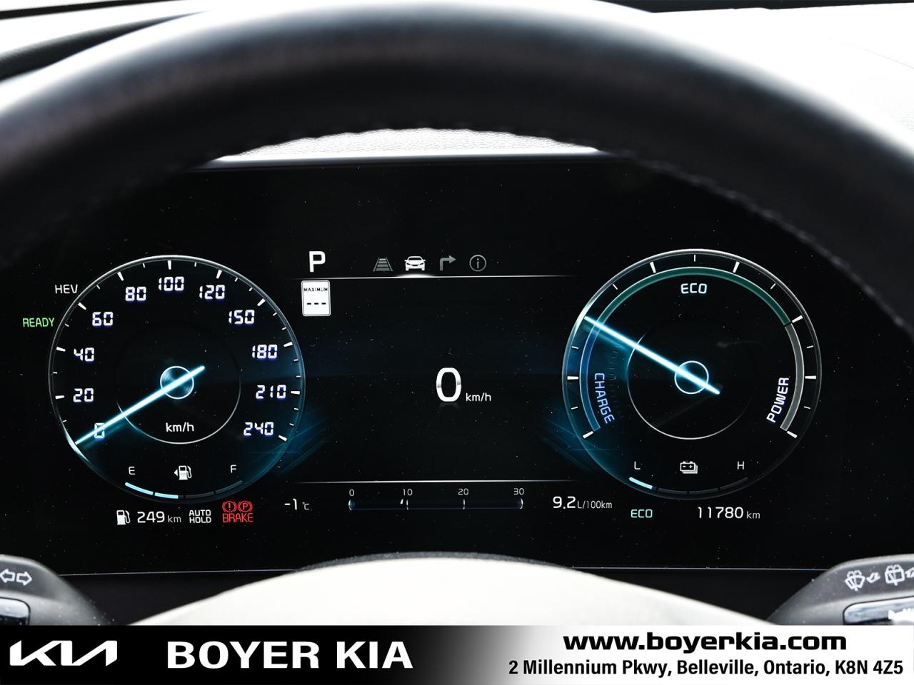 2025 Kia Sportage Plug-In Hybrid SX w/Black Interior COMES WITH SNOWS ON ALLOYS TOO Photo