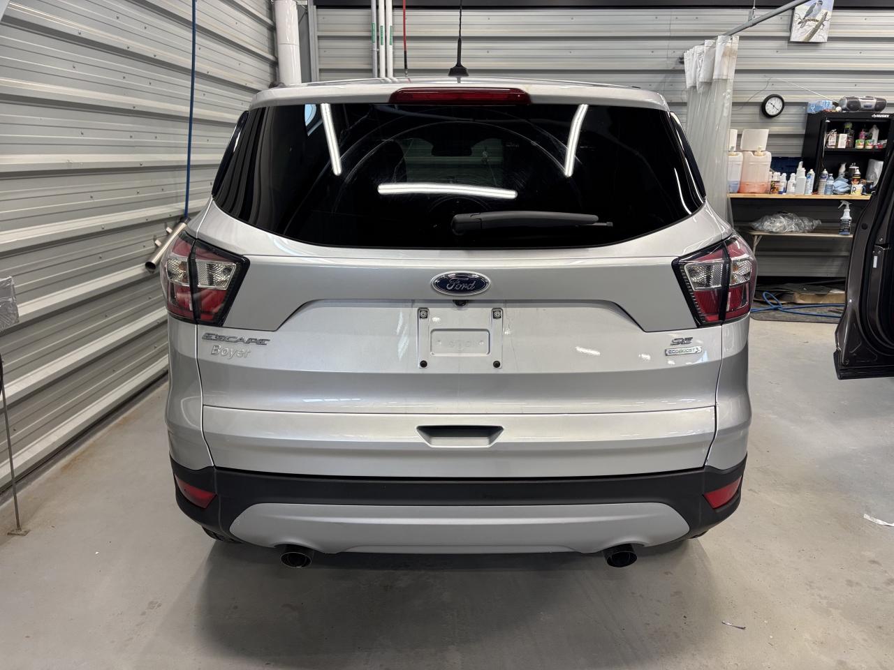 2017 Ford Escape SE AUTOMATIC TRANSMISSION Photo2