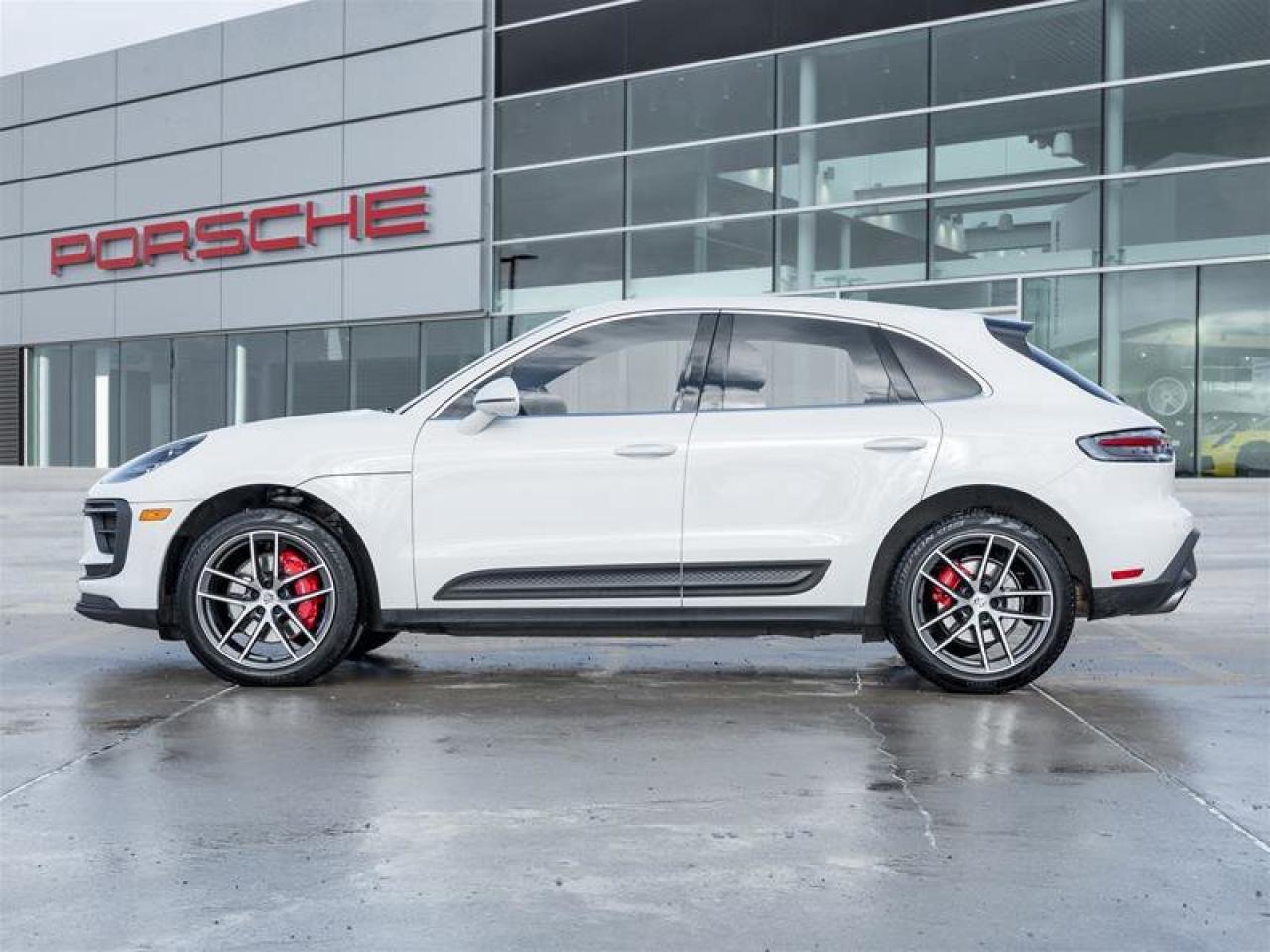 2022 Porsche Macan S Photo2