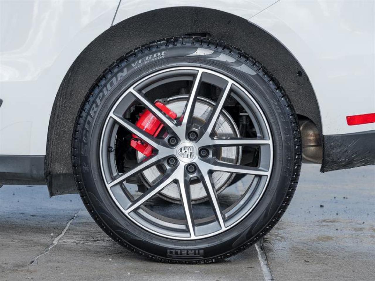 2022 Porsche Macan S Photo