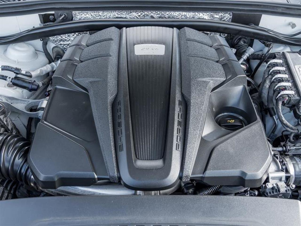 2022 Porsche Macan S Photo