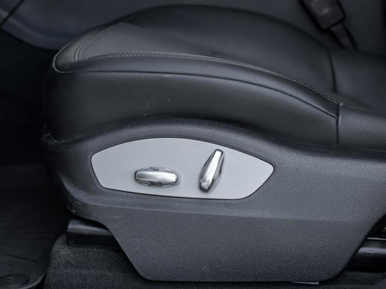 2022 Porsche Macan S Photo