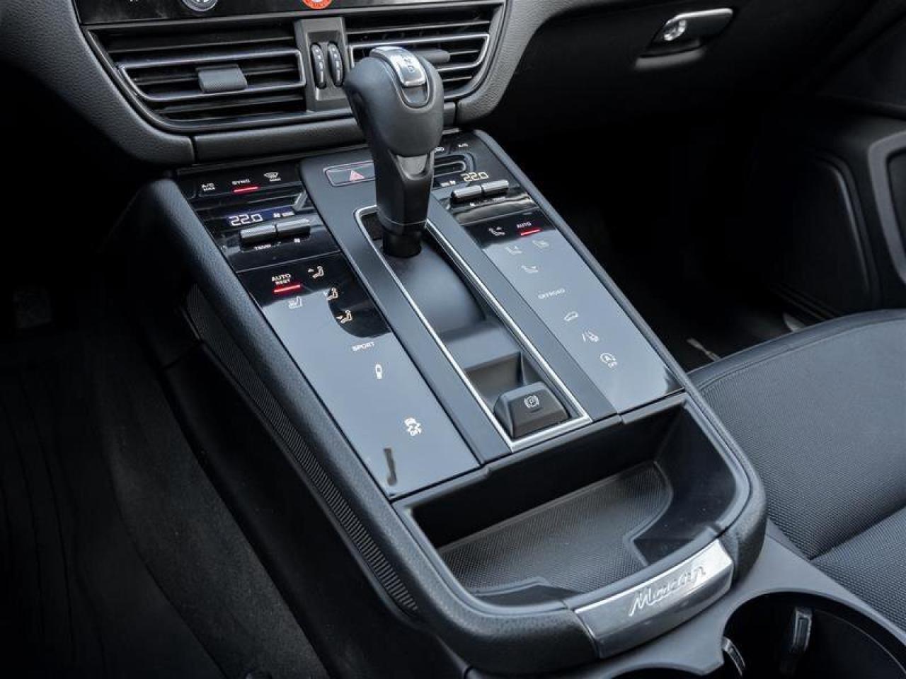 2022 Porsche Macan S Photo