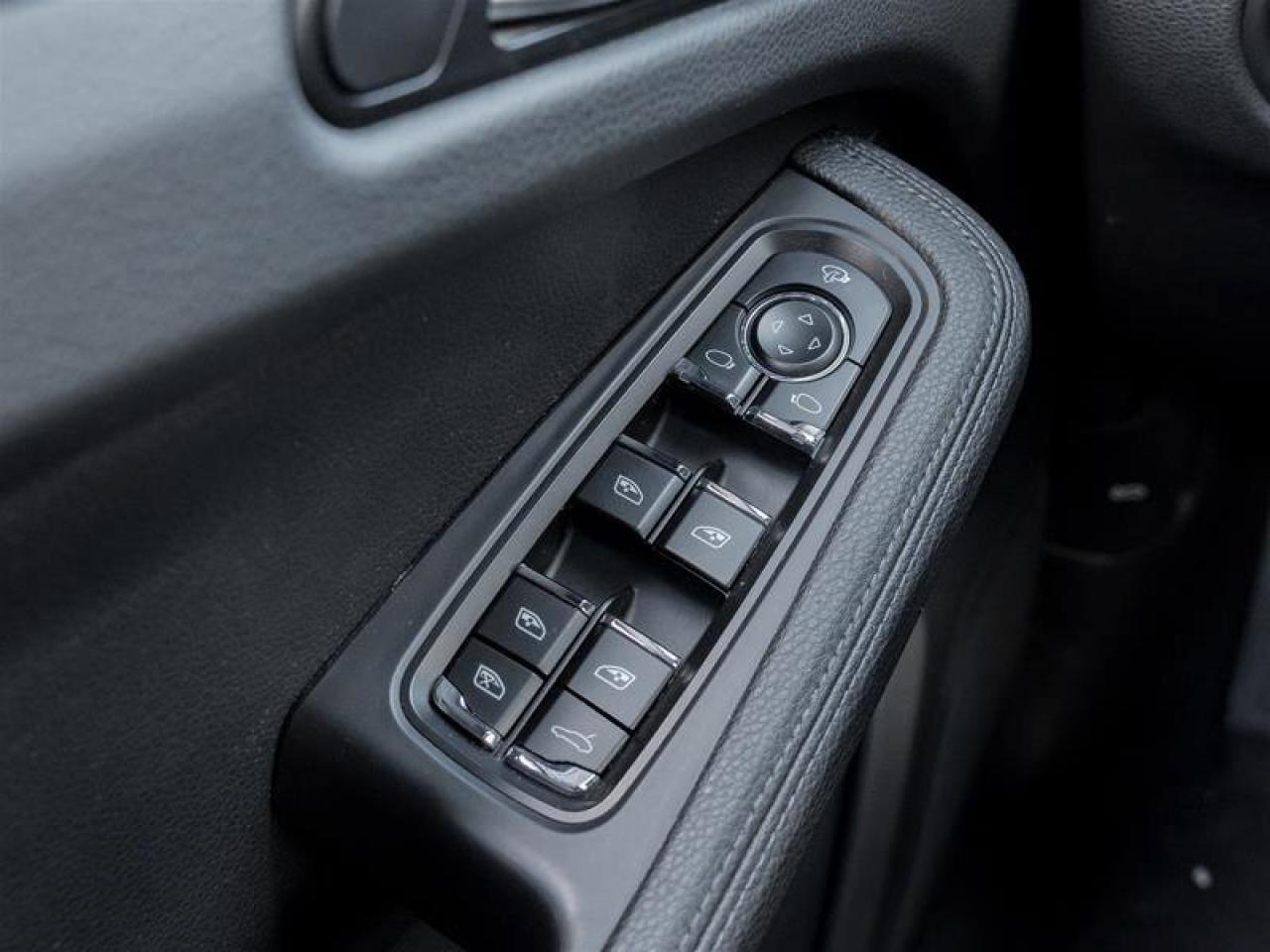 2022 Porsche Macan S Photo