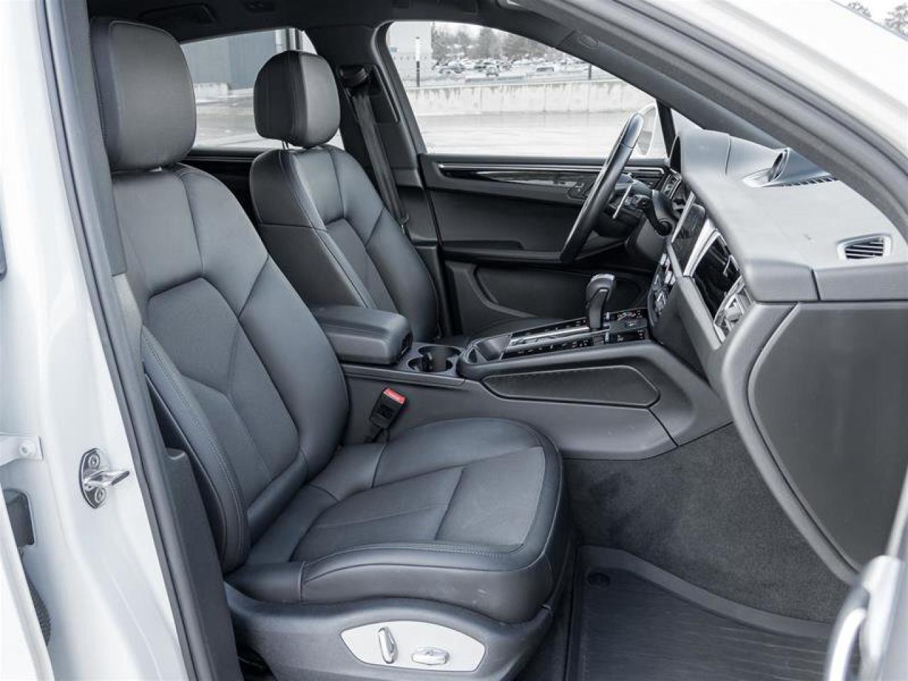 2022 Porsche Macan S Photo