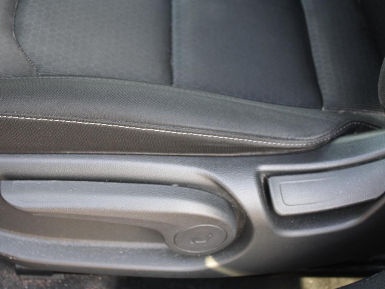 2017 Hyundai Elantra GL / Heated Seats / Bluetooth / Power Windows Photo