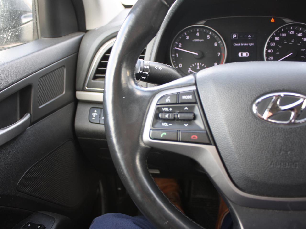 2017 Hyundai Elantra GL / Heated Seats / Bluetooth / Power Windows Photo