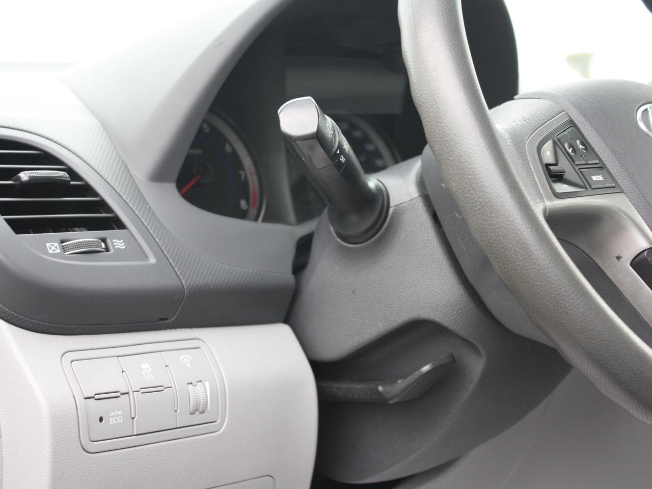 2016 Hyundai Accent GL / Heated Seats / Bluetooth / Power Windows Photo