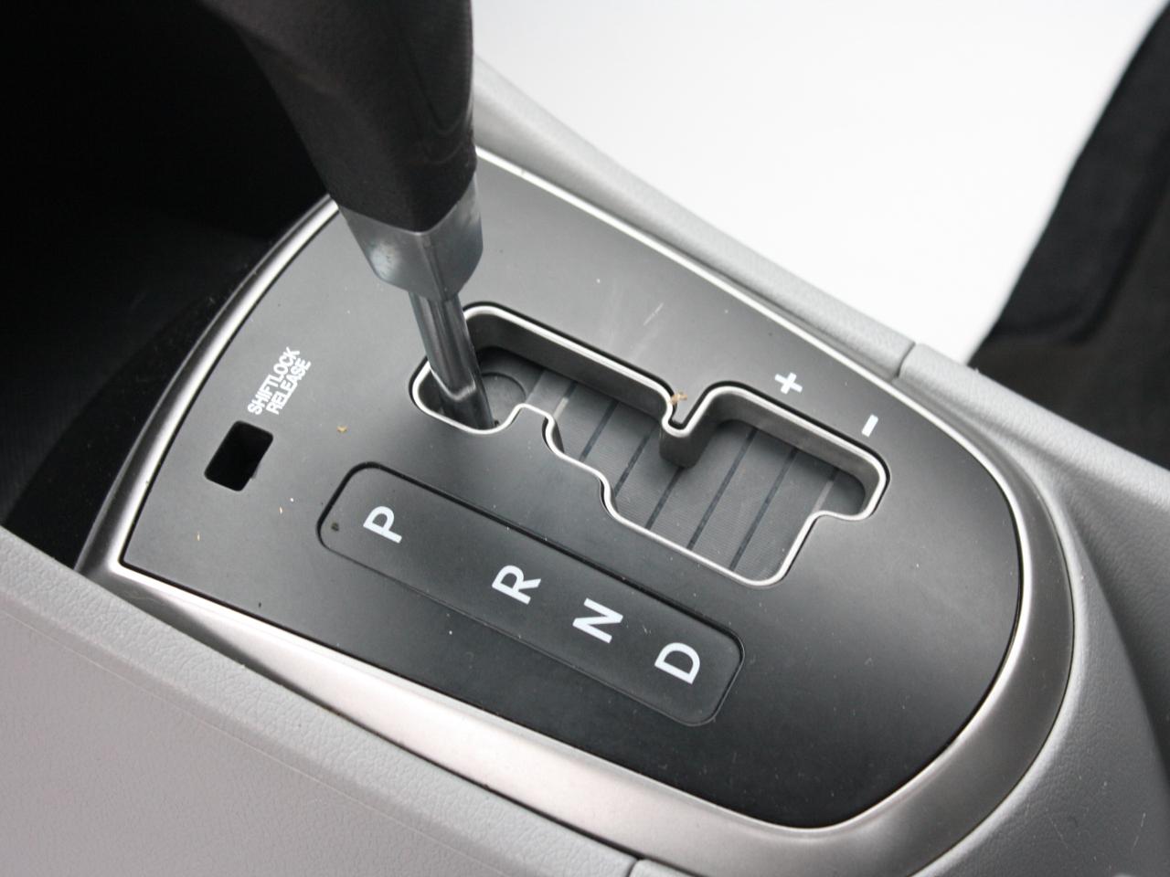 2016 Hyundai Accent GL / Heated Seats / Bluetooth / Power Windows Photo