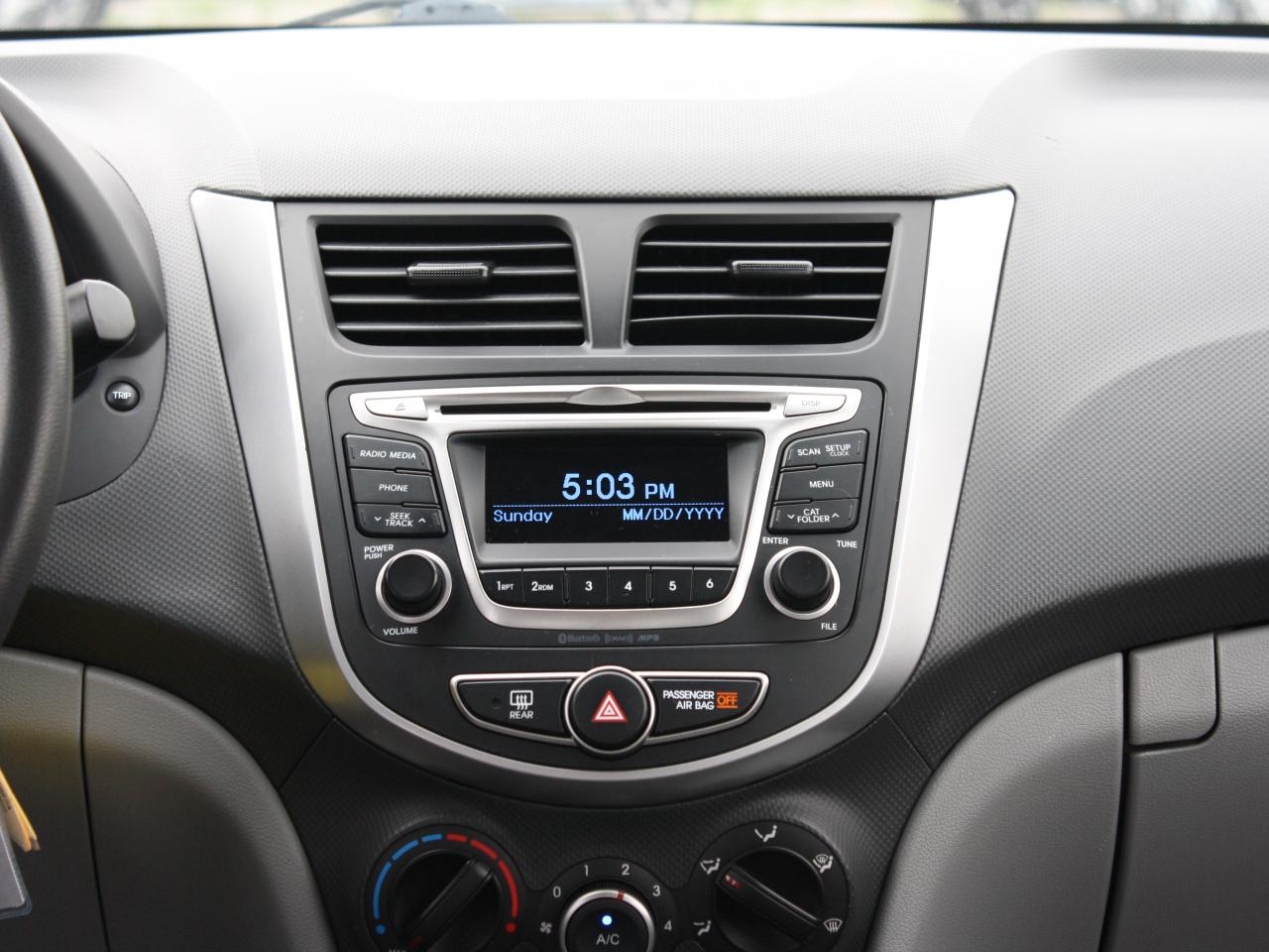 2016 Hyundai Accent GL / Heated Seats / Bluetooth / Power Windows Photo