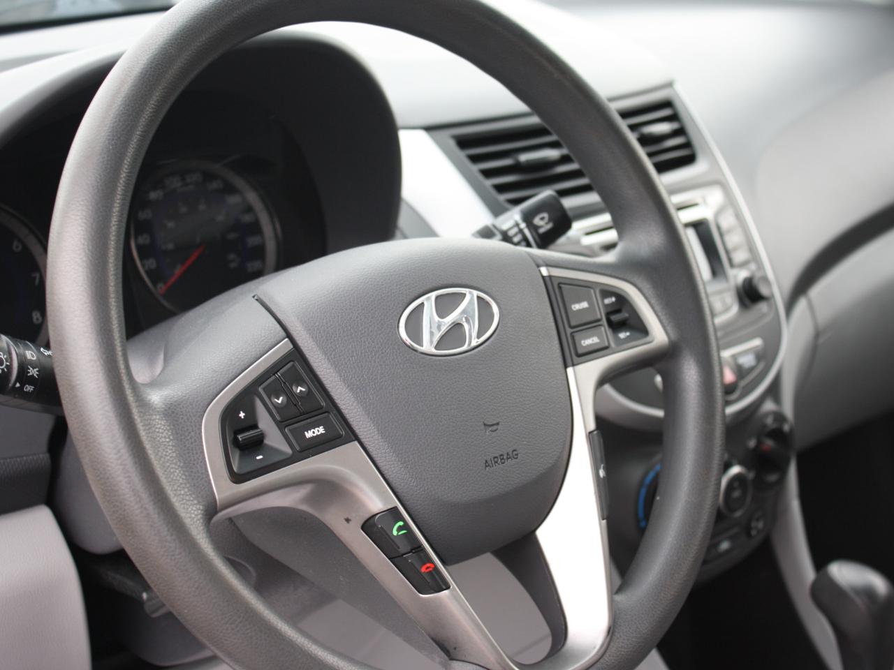 2016 Hyundai Accent GL / Heated Seats / Bluetooth / Power Windows Photo