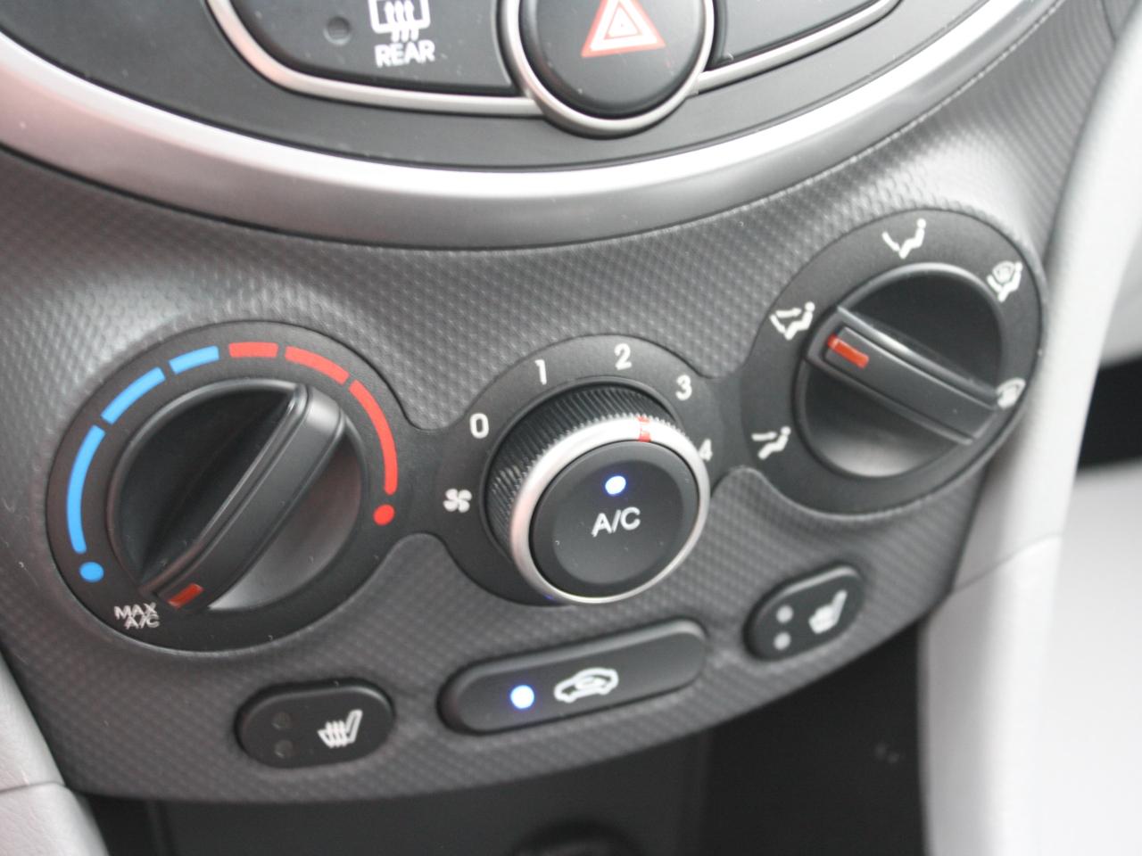 2016 Hyundai Accent GL / Heated Seats / Bluetooth / Power Windows Photo