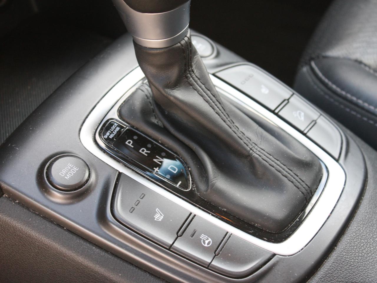 2020 Hyundai KONA 2.0L Luxury AWD / Leather / Heated Seats / Sunroof Photo