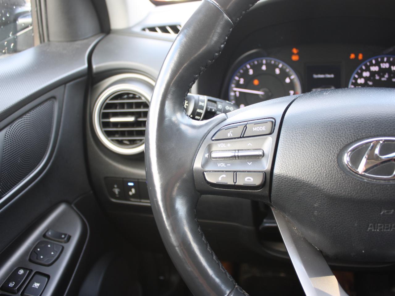 2020 Hyundai KONA 2.0L Luxury AWD / Leather / Heated Seats / Sunroof Photo