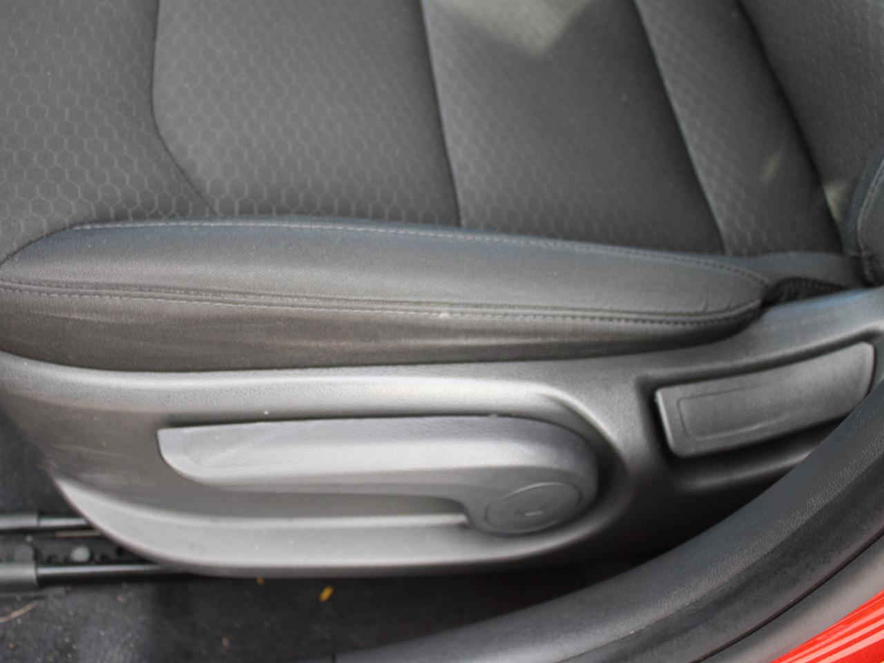 2020 Hyundai Elantra Preferred w-Sun & Safety Package IVT Photo