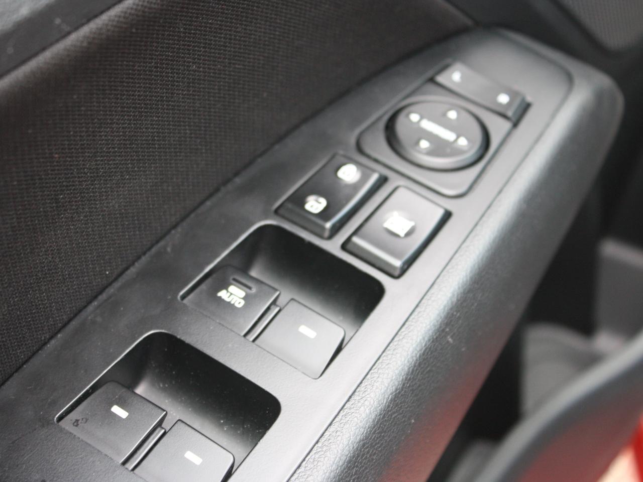 2020 Hyundai Elantra Preferred w-Sun & Safety Package IVT Photo