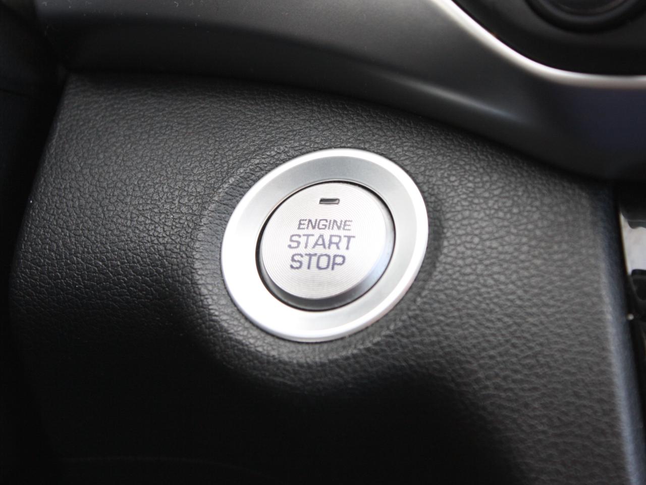 2020 Hyundai Elantra Preferred w-Sun & Safety Package IVT Photo