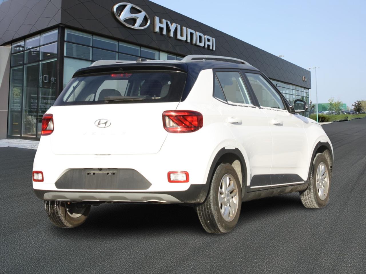 2023 Hyundai Venue Preferred IVT w-Two-Tone / Heated Seats Photo