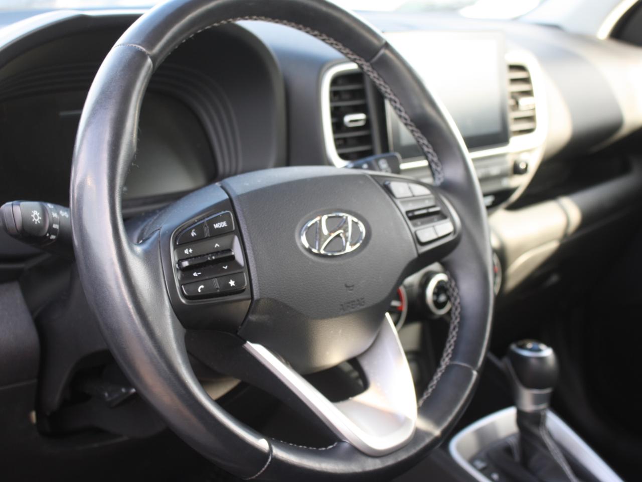2023 Hyundai Venue Preferred IVT w-Two-Tone / Heated Seats Photo
